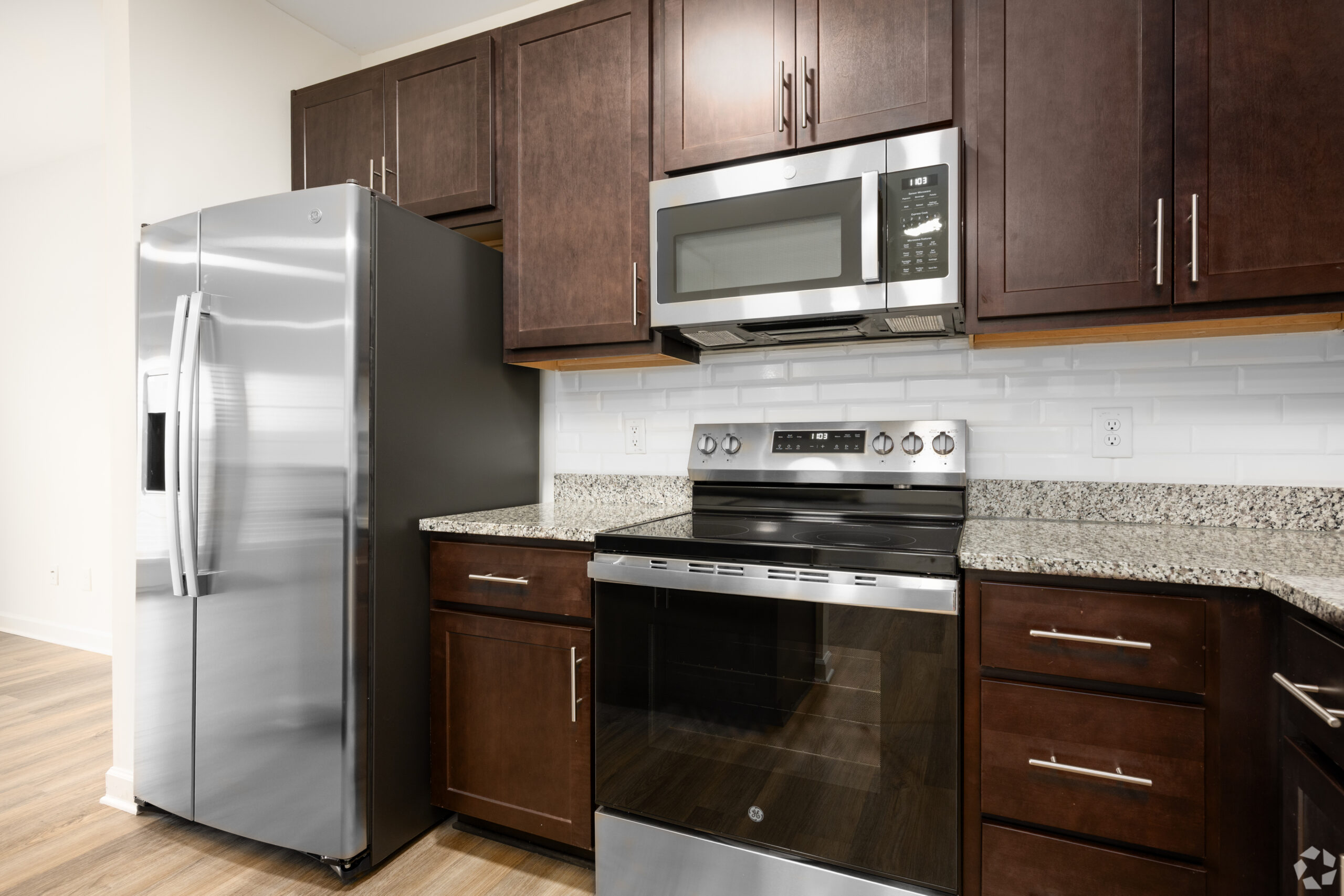 Arrowhead Apartments https://arrowhead-apts.com/wp-content/uploads/sites/26/2025/12/10463696_Arrowhead-Apartments_584414237-scaled-1.jpg